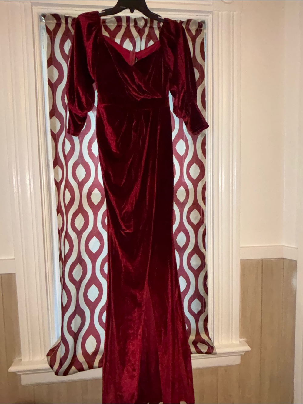 Elegant Burgundy Velvet Evening Dress